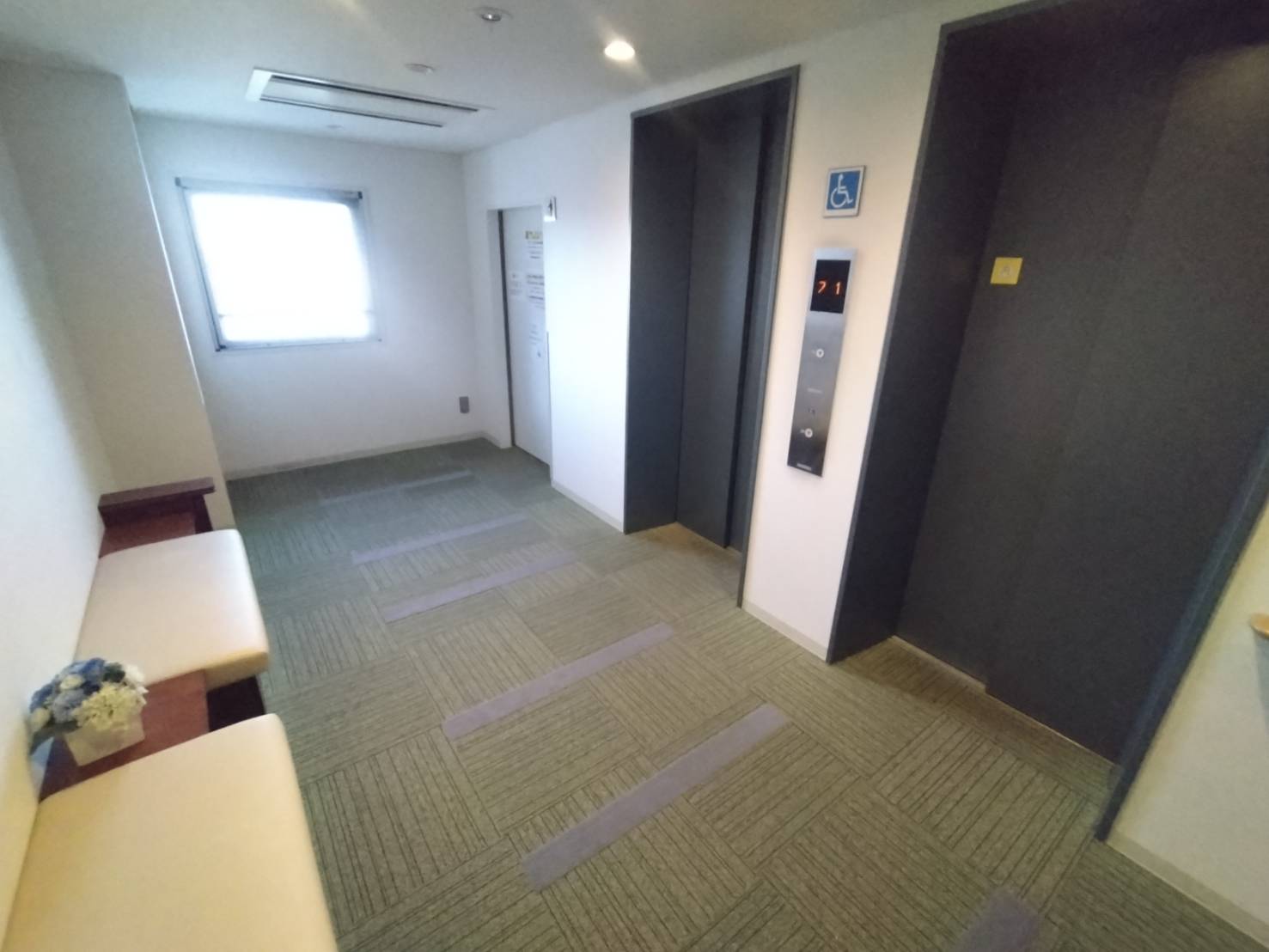 エレベータ（13階）