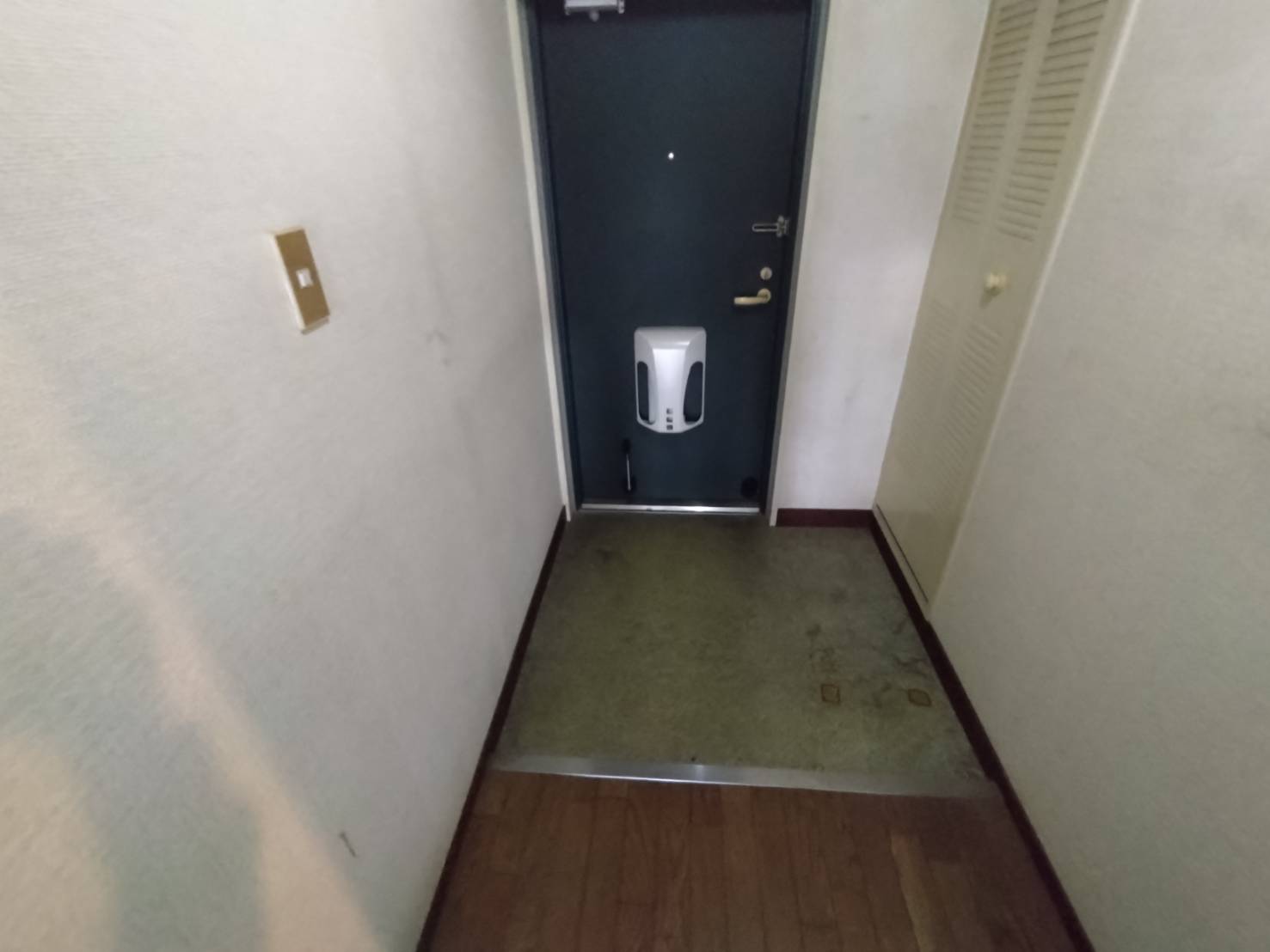 (玄関)