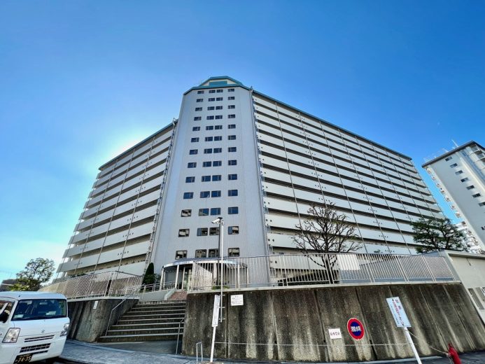 公社津雲台A22棟現地外観